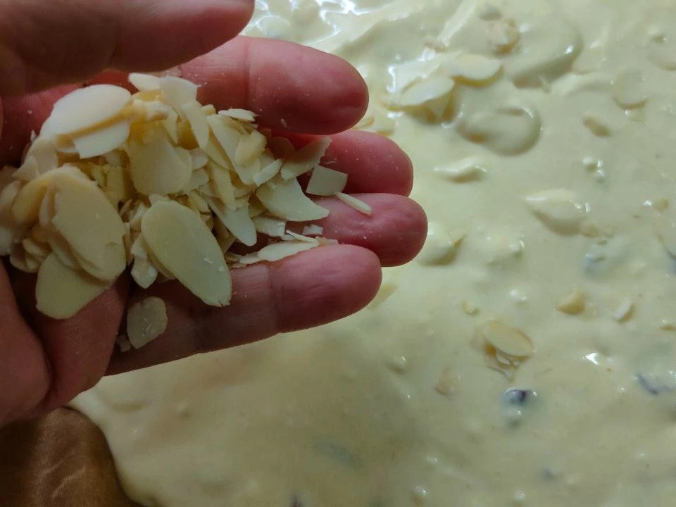 Шаг 15: Бисквитный пирог с изюмом и клюквой