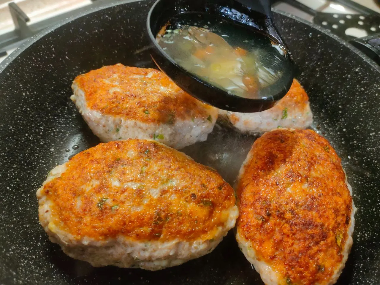 Шаг 15: Куриные котлеты с яйцом и сыром