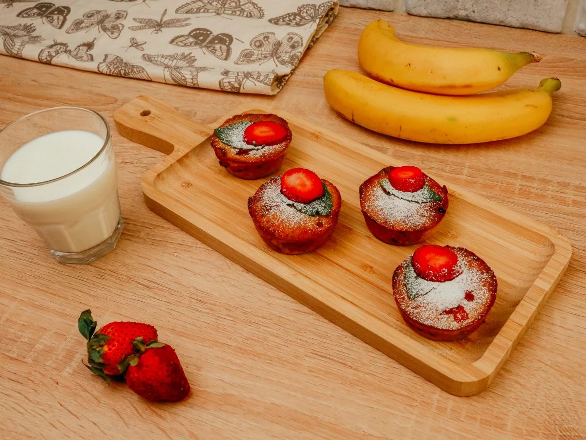 Шаг 15: Маффины с клубникой и бананами