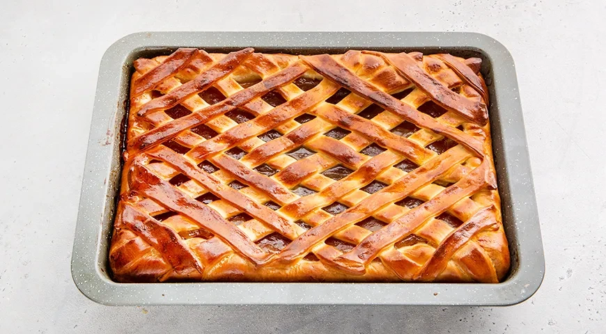 Пирог из дрожжевого теста с повидлом в духовке: шаг 15