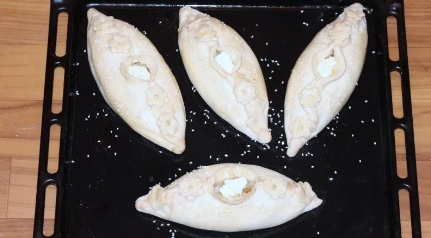 Расстегаи с капустой и мясом в духовке: шаг 15