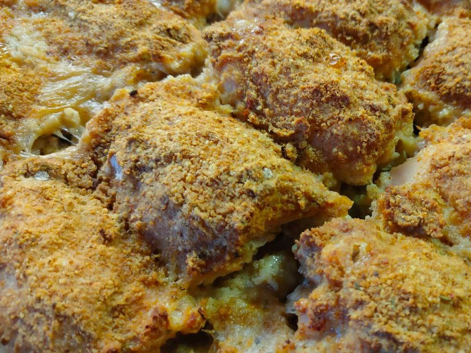 Шаг 16: Куриные бедра, запеченные в панировке