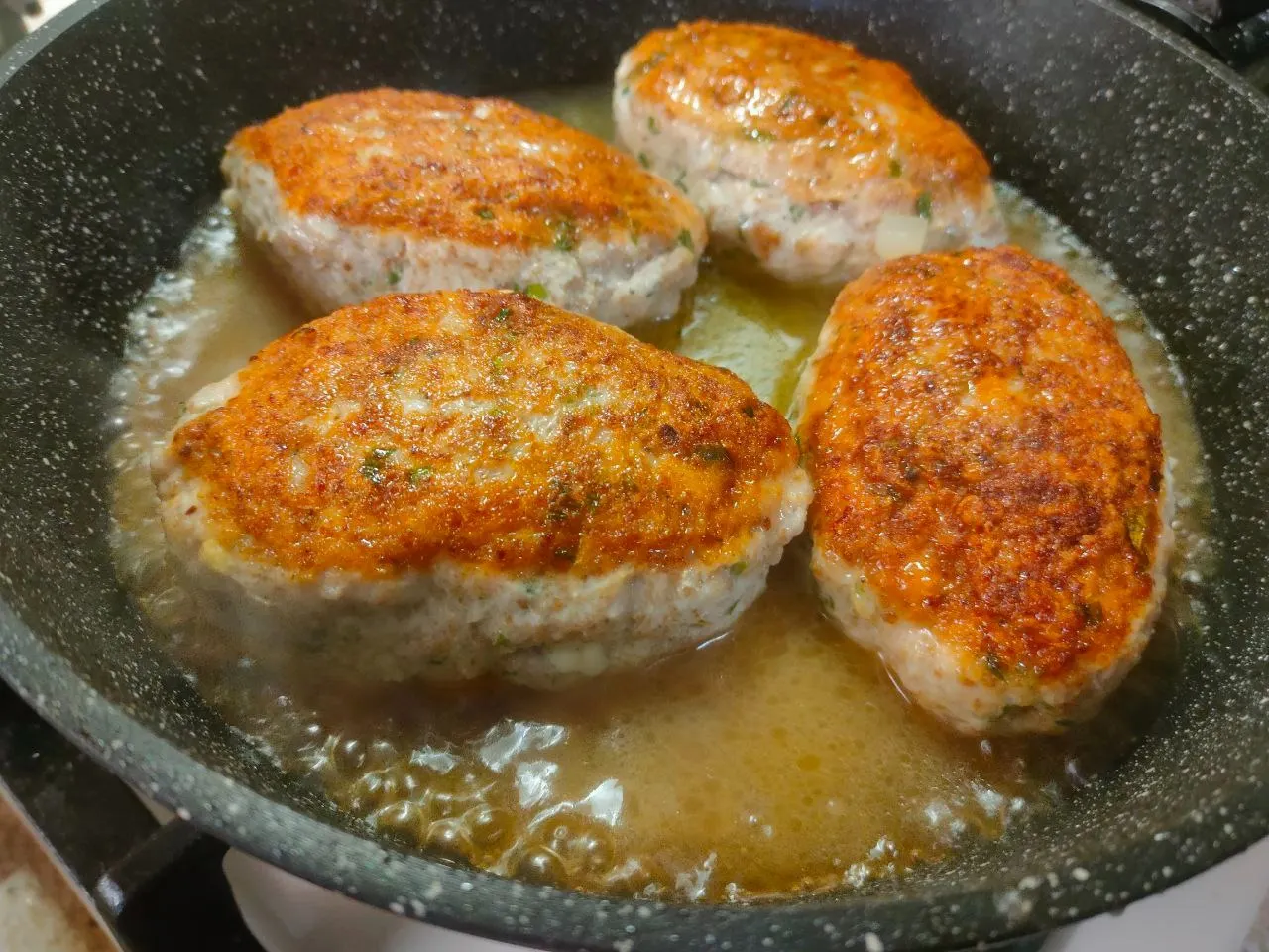 Шаг 16: Куриные котлеты с яйцом и сыром