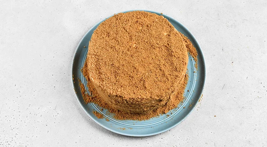 Медовик с малиной: шаг 16