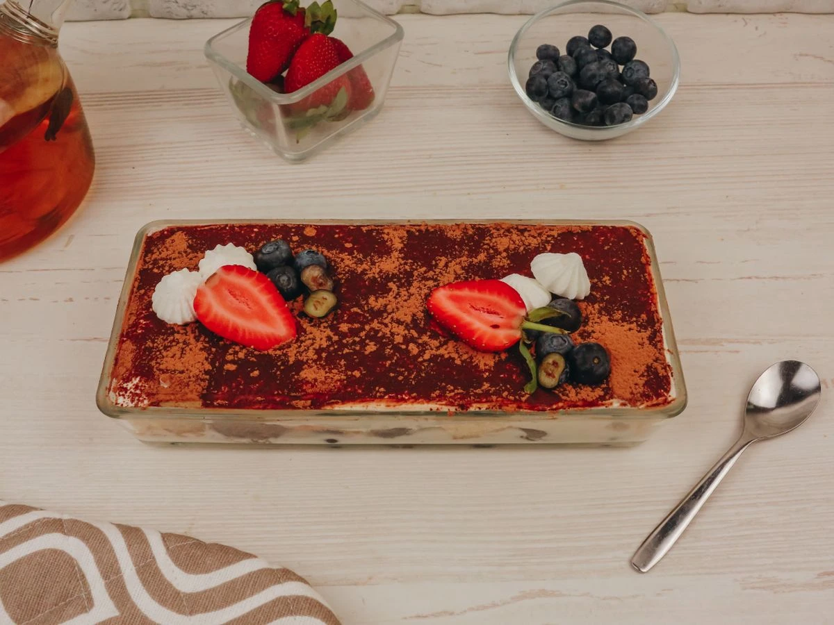 Шаг 16: Шахматный бисквит с голубикой и творожным сыром