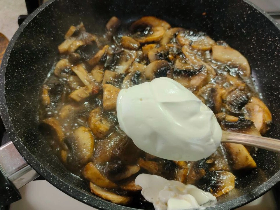 Шаг 16: Свинина в духовке с грибной подливкой