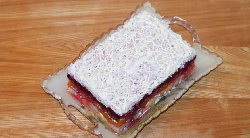 Закусочный торт Селедка под шубой: шаг 16