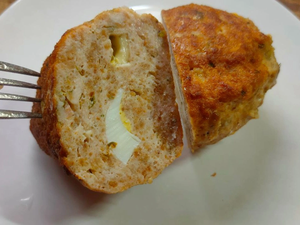 Шаг 17: Куриные котлеты с яйцом и сыром