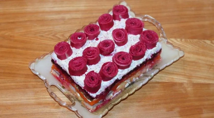 Закусочный торт Селедка под шубой: шаг 17