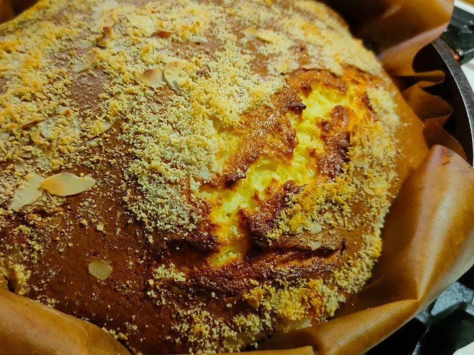 Шаг 18: Бисквитный пирог с изюмом и клюквой