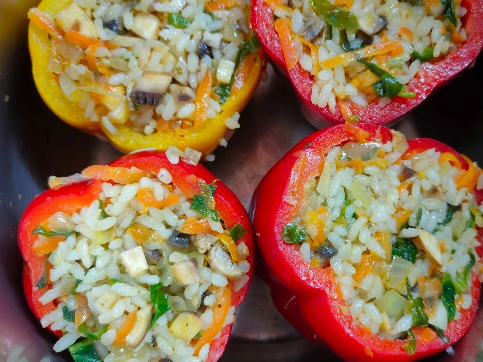 Шаг 19: Фаршированные перцы с рисом, грибами и овощами