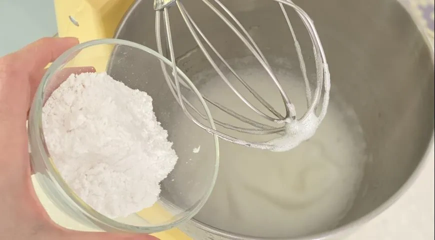 Ангельский десерт с инжиром: шаг 2