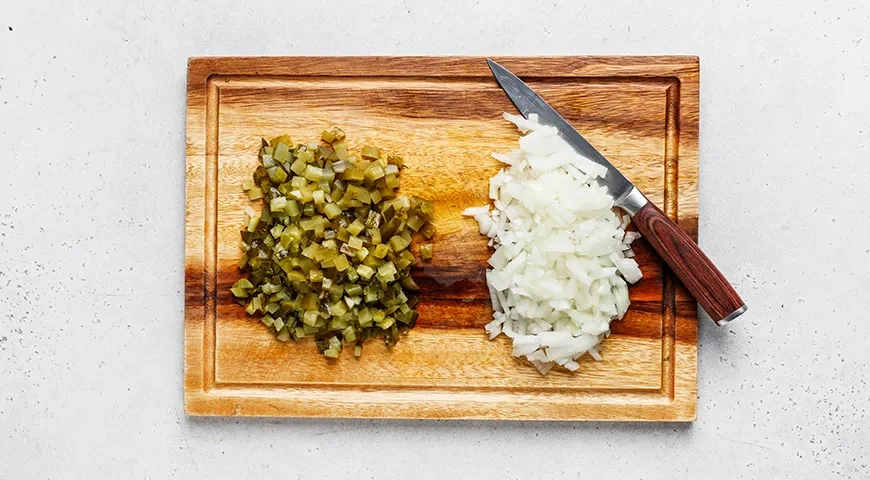 Азу по-татарски из говяжьей тушенки: шаг 2