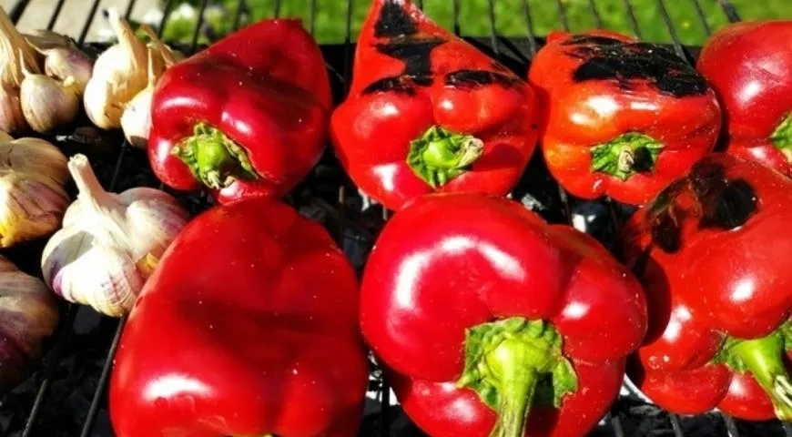 Баклажанная икра из овощей, запеченных на углях: шаг 2