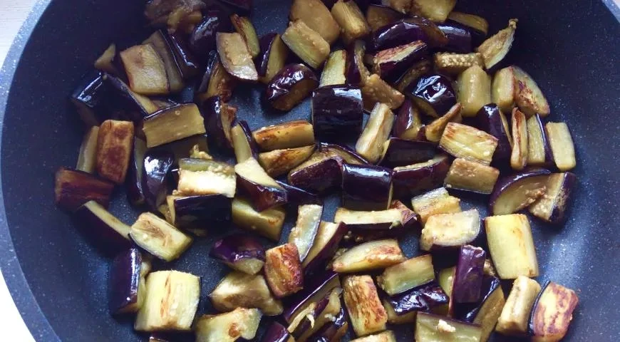 Баклажаны в соусе с чесноком: шаг 2