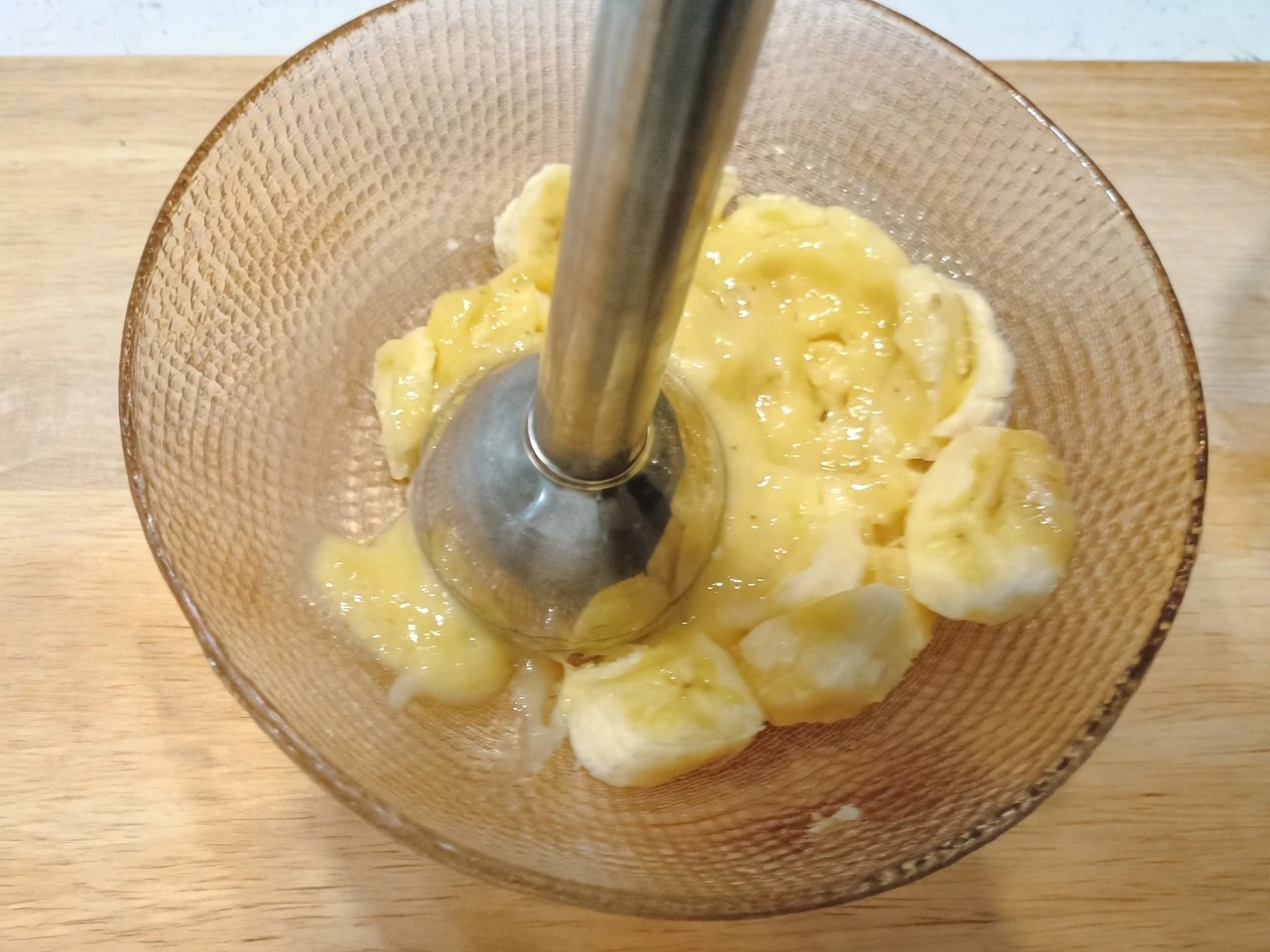 Шаг 2: Банановое какао с маршмеллоу, взбитыми сливками и шоколадом