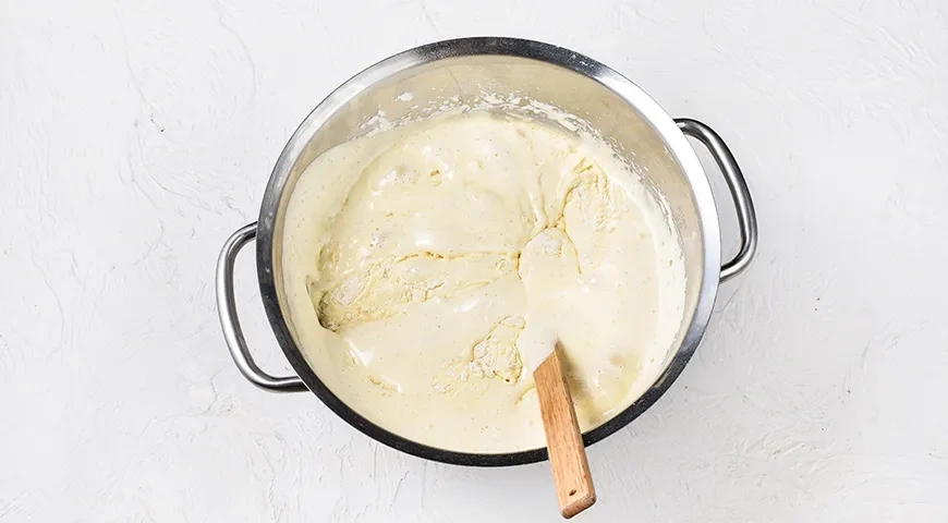 Бисквит на кипятке: шаг 2