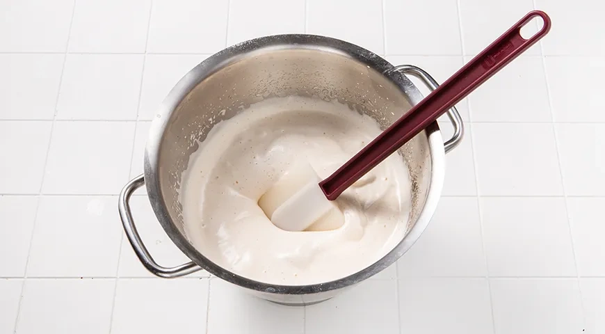 Бисквитный рулет с повидлом: шаг 2