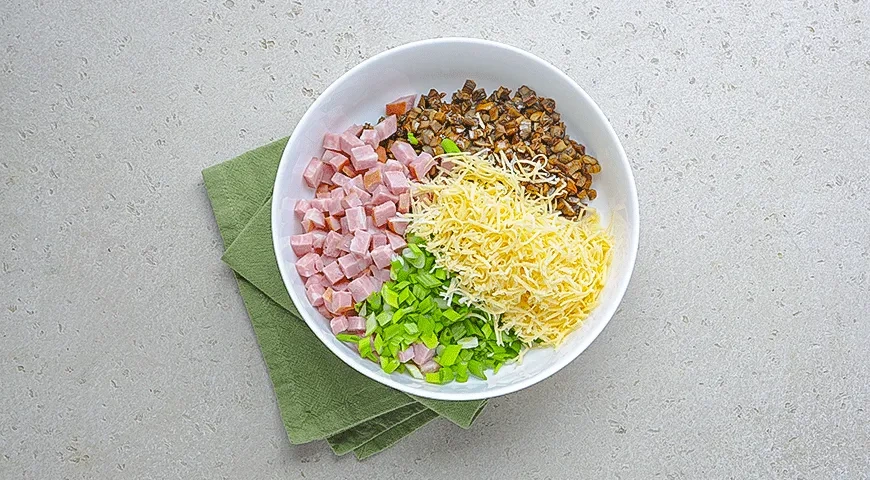 Блинная улитка с ветчиной и грибами: шаг 2