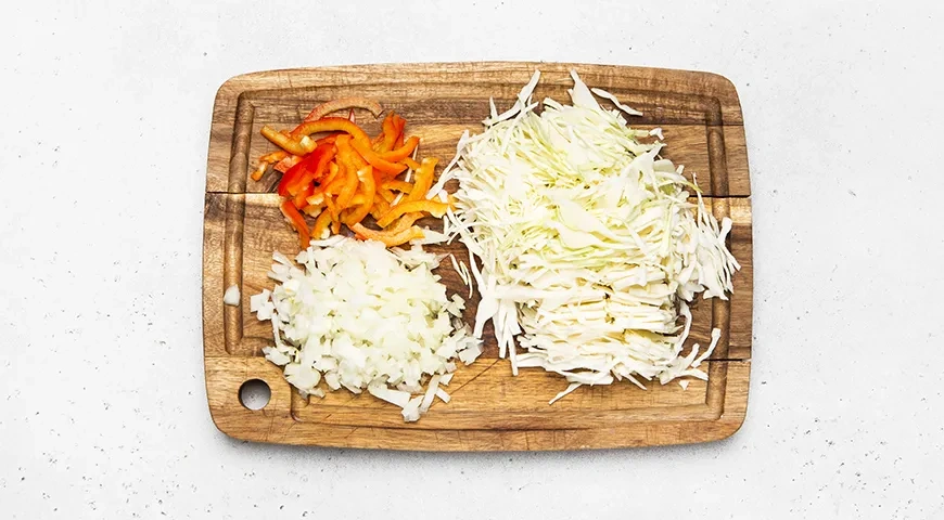 Борщ с килькой: шаг 2