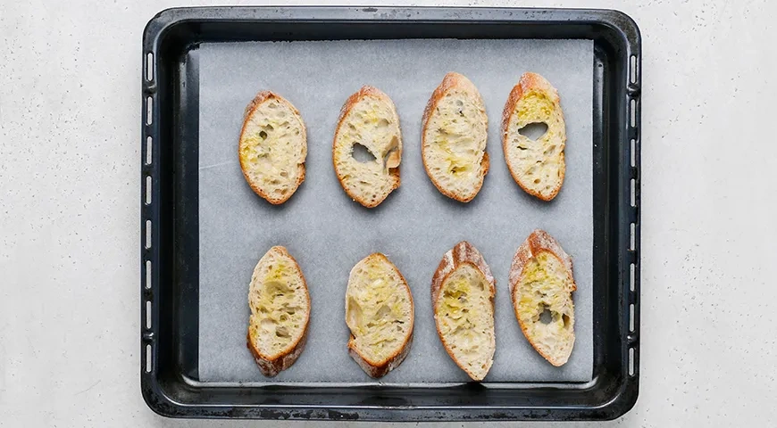 Брускетта Цезарь с курицей: шаг 2