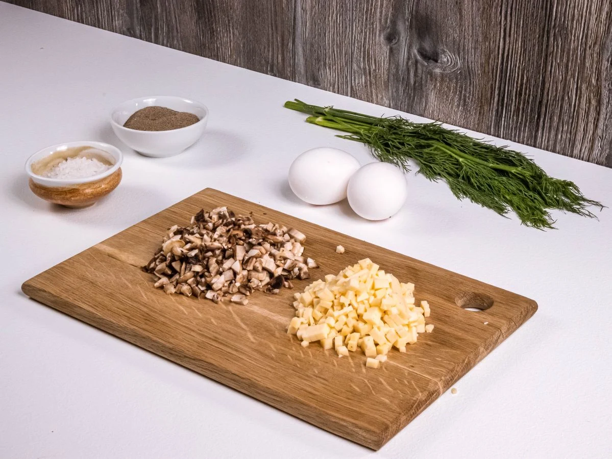 Шаг 2: Булочки на завтрак с яйцом, сыром и грибами