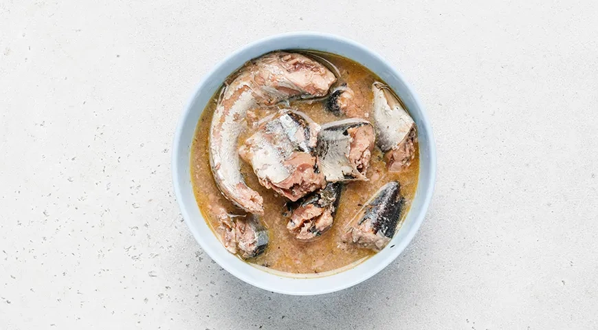 Бутерброды с сайрой и яйцом: шаг 2