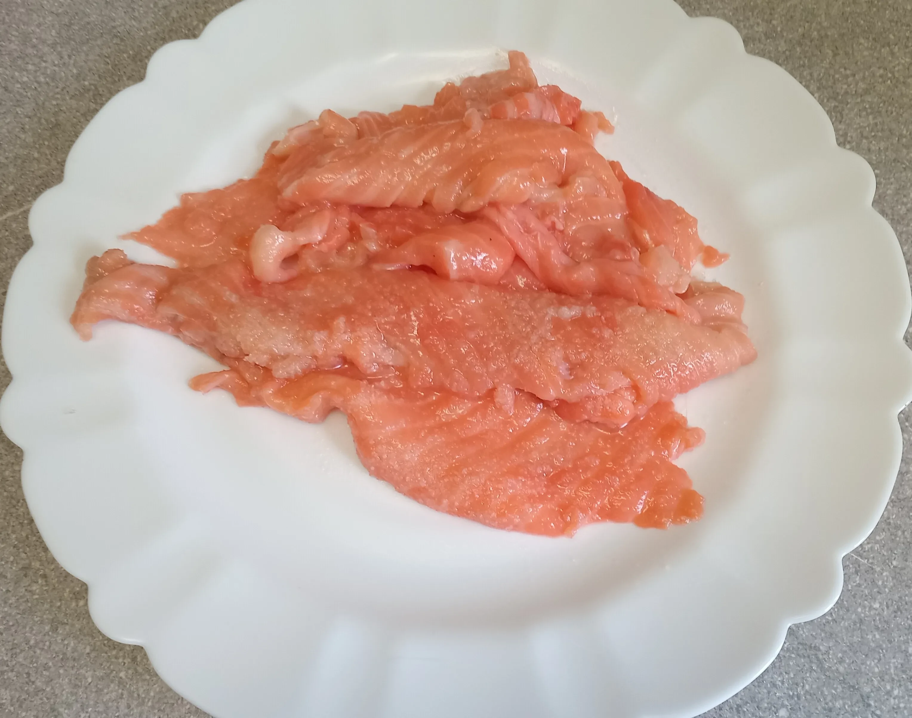 Бутерброды с солёной форелью: шаг 2