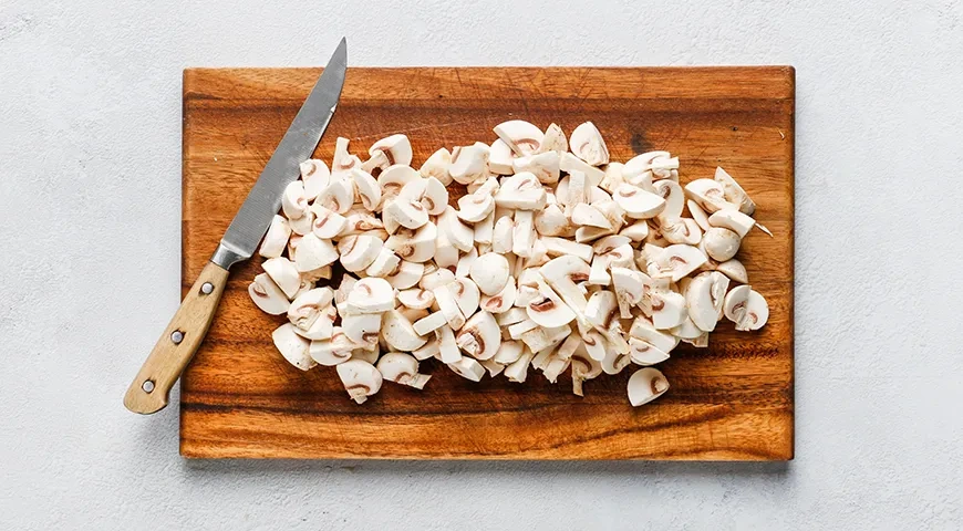 Быстрый суп из свежих шампиньонов, картофеля и моркови: шаг 2