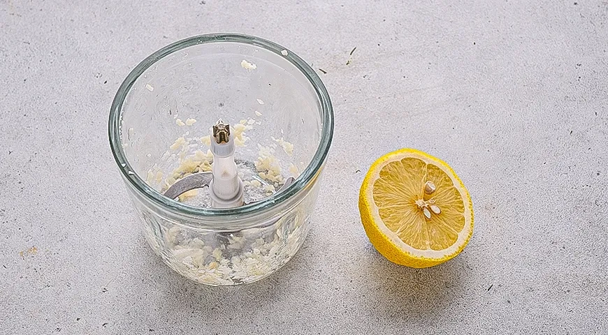 Чесночный соус на растительном масле: шаг 2