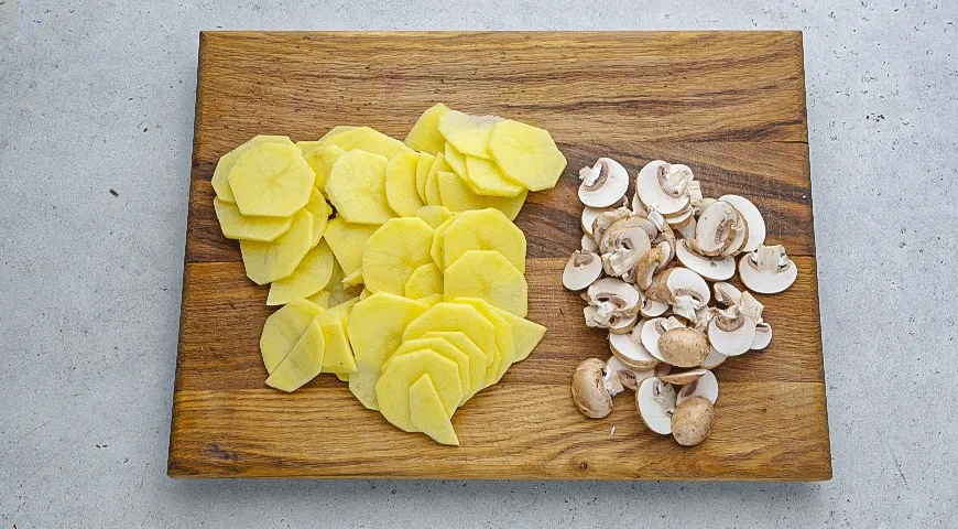 Цыплята-корнишоны с грибным гратеном в духовке: шаг 2