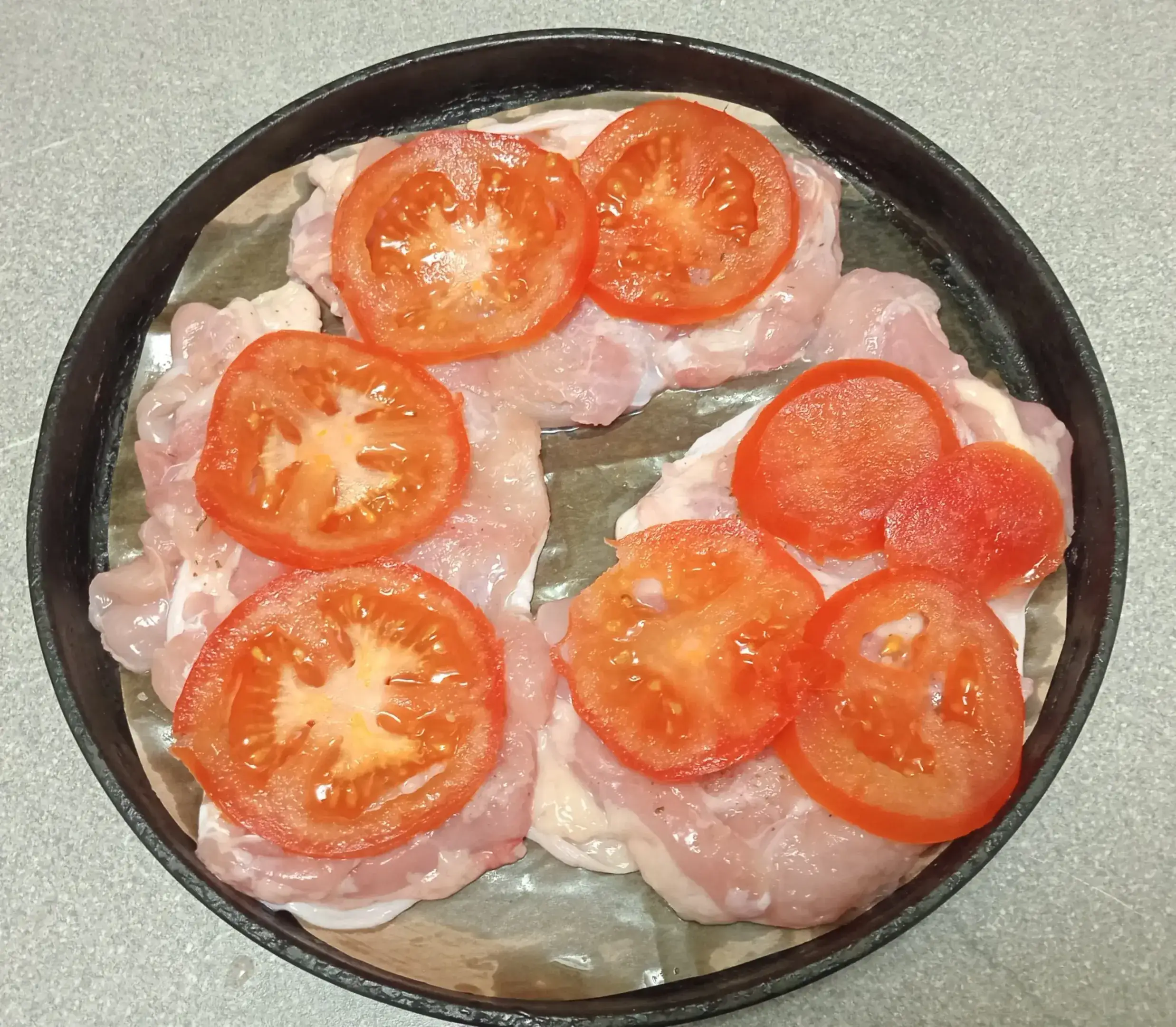 Филе куриного бедра под помидорами: шаг 2