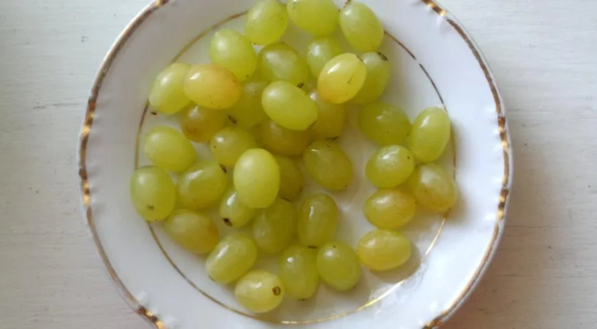 Фруктово - ягодный салат: шаг 2