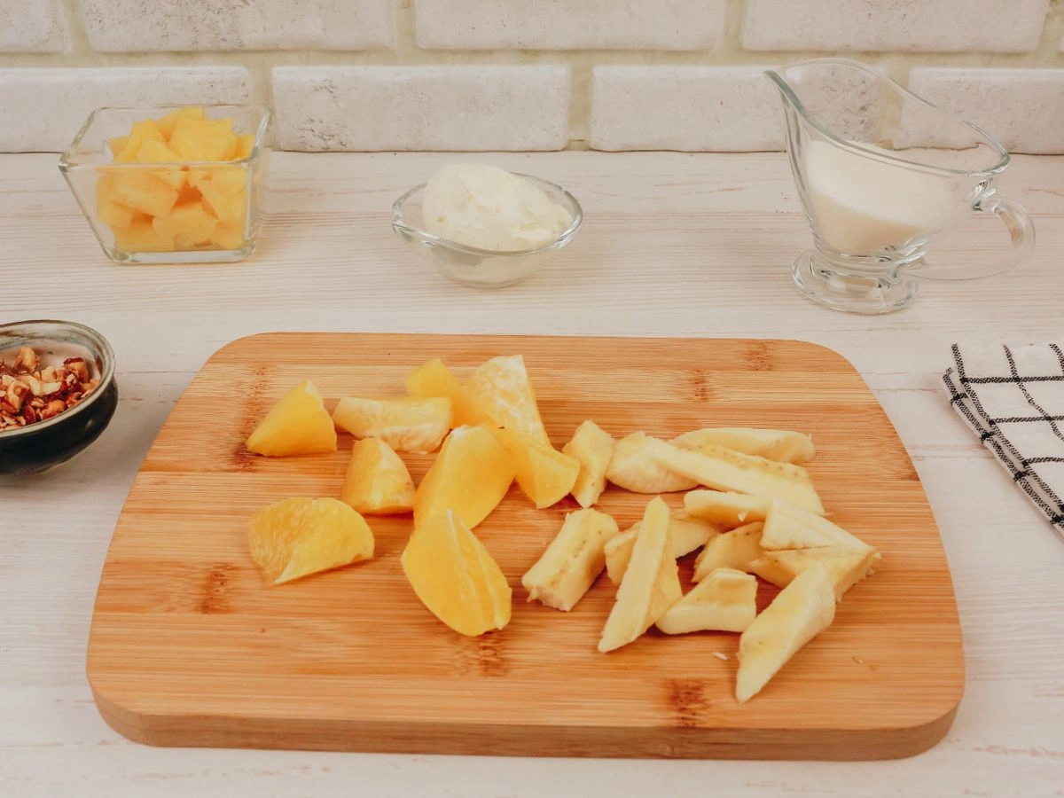 Шаг 2: Фруктовый салат под сливочным кремом