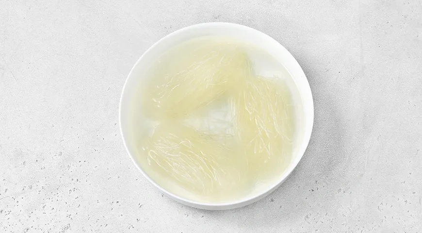 Фунчоза с морепродуктами и овощами: шаг 2