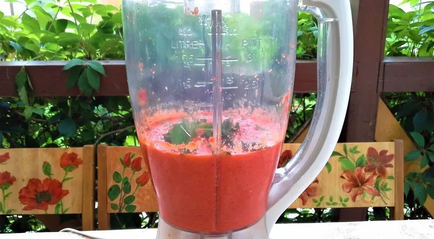 Гаспачо - холодный суп из томатов для жаркого лета: шаг 2