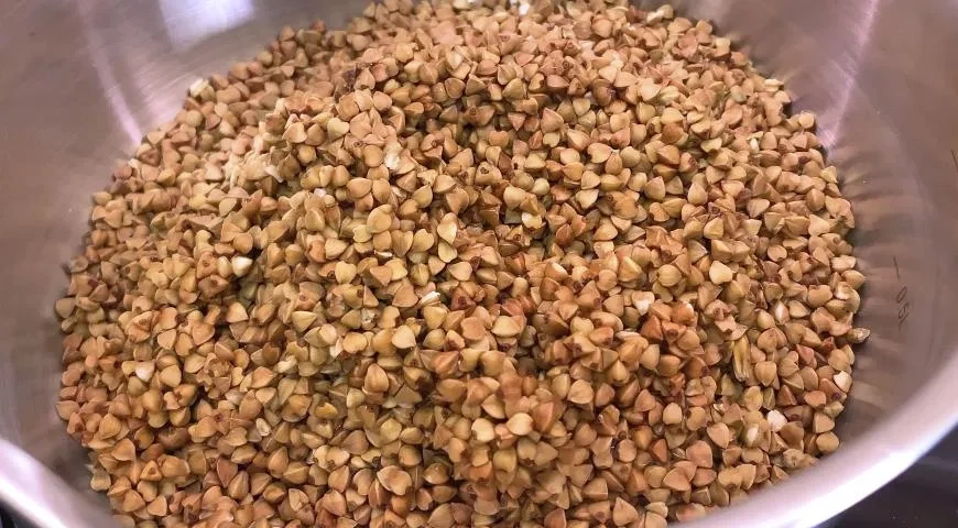 Гречка с кальмарами в сметанном соусе: шаг 2