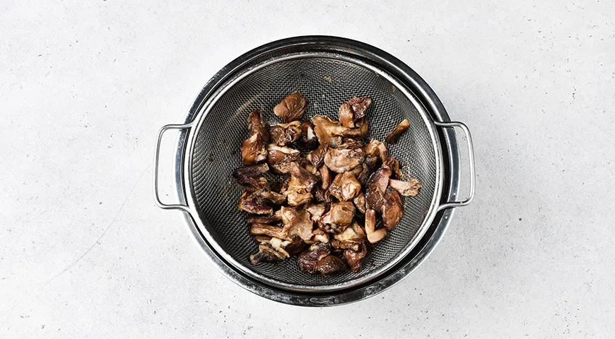 Грибной суп из маслят: шаг 2