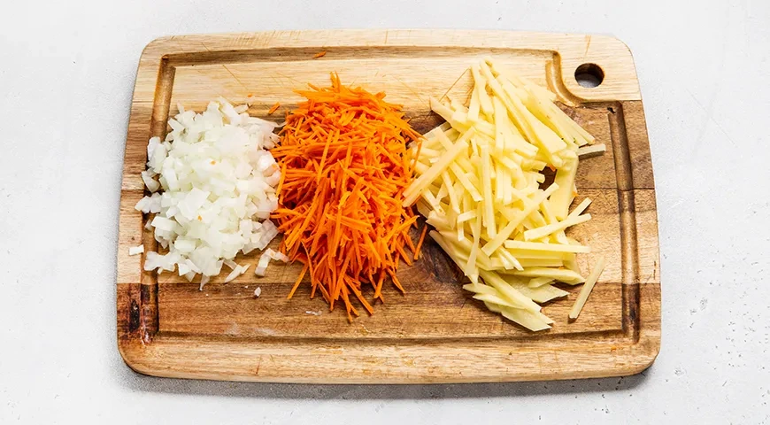 Грибной суп из шампиньонов с картофелем: шаг 2