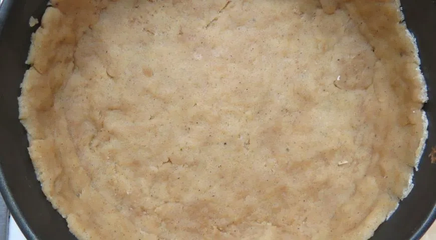 Грушевый пирог с меренгой и карамельной заливкой: шаг 2