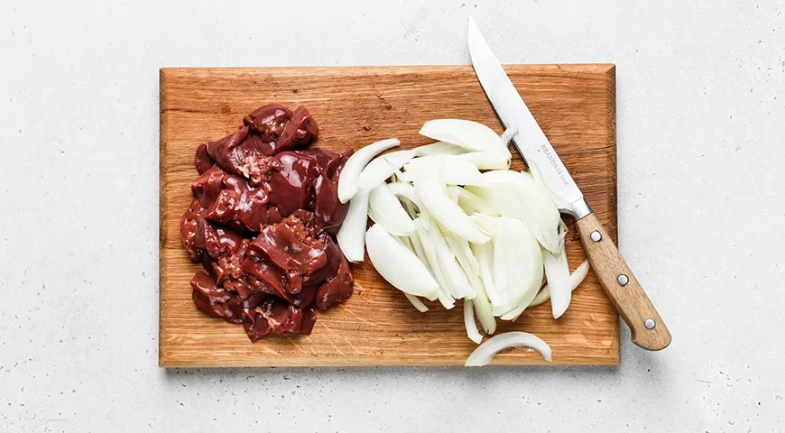 Гуляш из куриной печени: шаг 2