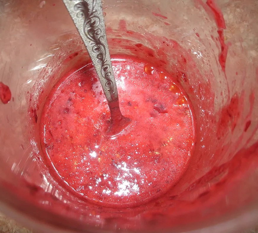 Гусь с клюквой, яблоками и орехами: шаг 2