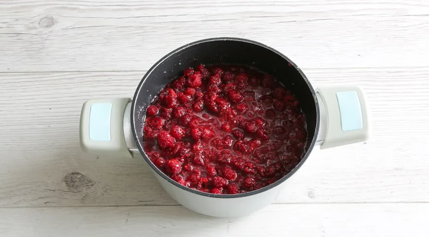 Густое малиновое варенье: шаг 2