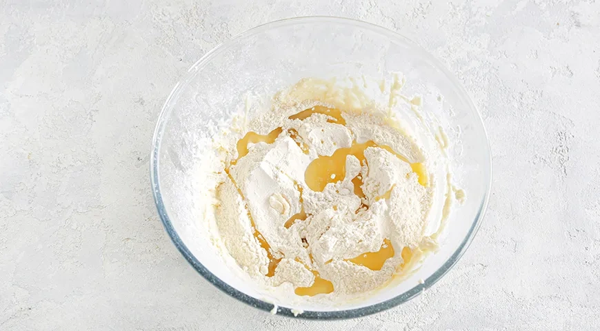 Хачапури с сулугуни на сковороде: шаг 2