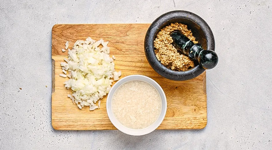 Харчо с орехами и ткемали: шаг 2