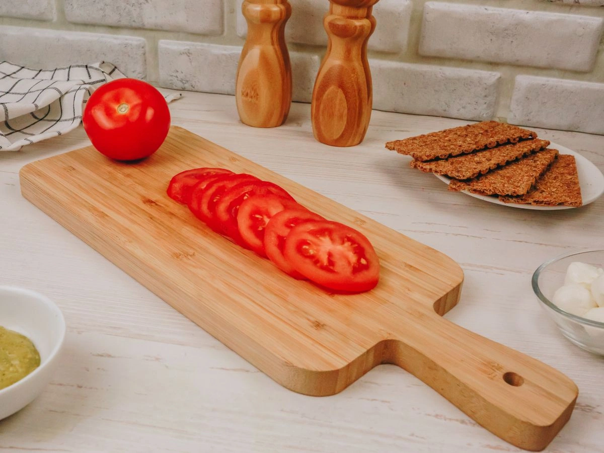 Шаг 2: Хлебцы «Капрезе» с томатами «Пинк Парадайз»