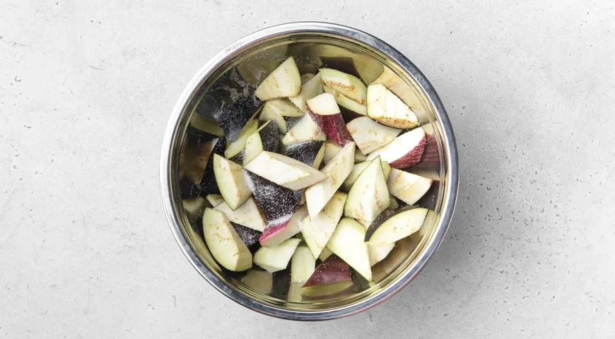 Хрустящие баклажаны в кисло-сладком соусе: шаг 2