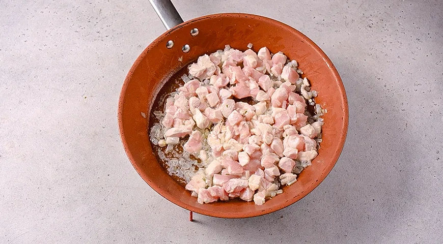 Хрустящие пирожки-конфеты из теста фило с курицей и брокколи: шаг 2