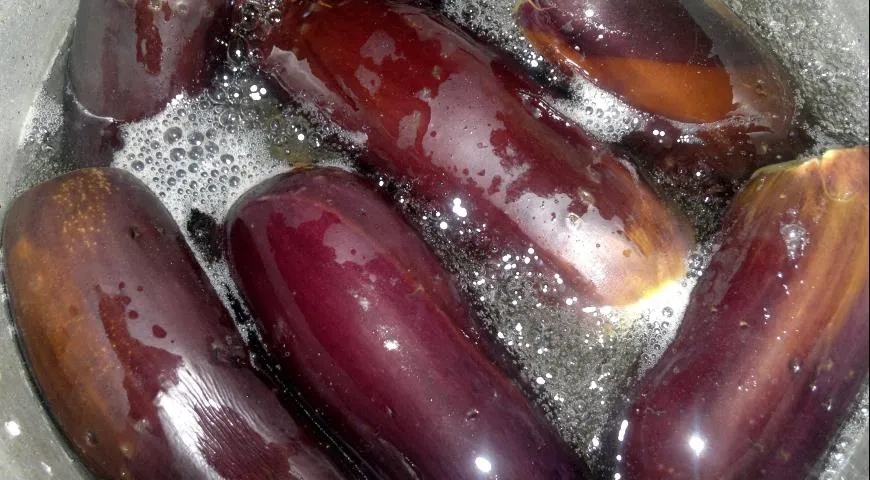 Вкусная икра из баклажанов: шаг 2