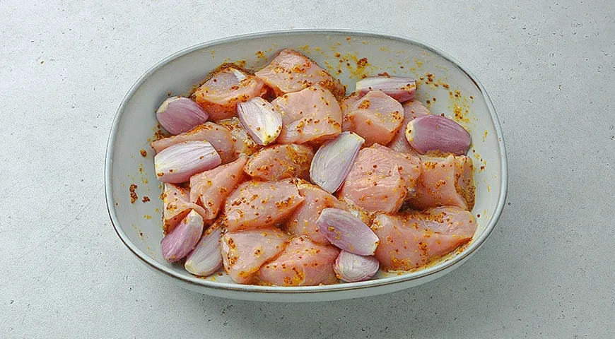 Индейка, запеченная со сливами и шалотом: шаг 2